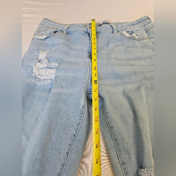 Blue Savvy- Women's Size 20, 93% Cotton,  Cropped Distressed Jeans. - Picture 6 of 9
